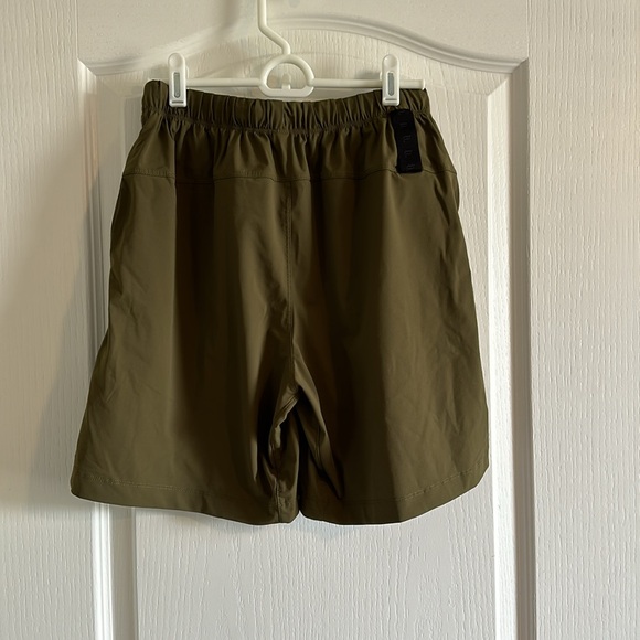 Men’s Small Olive Green Fabletics Athletic Shorts (no liner) - Picture 3 of 3